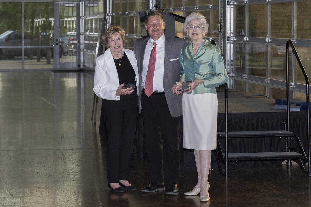 dee and carole photo with their award